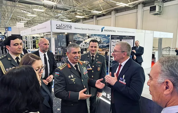 Azerbaijan’s Defense Minister Visits IDEB Exhibition in Slovakia
