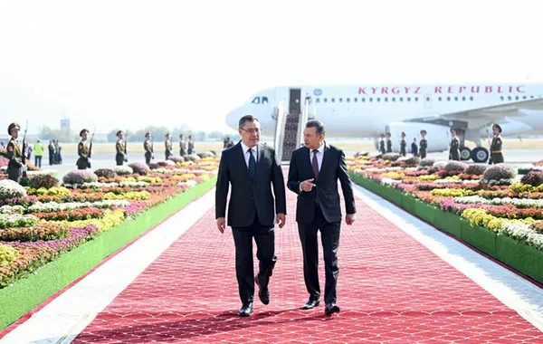 Kyrgyz President Arrives in Tajikistan Ahead of Key Central Asia–Russia Summit