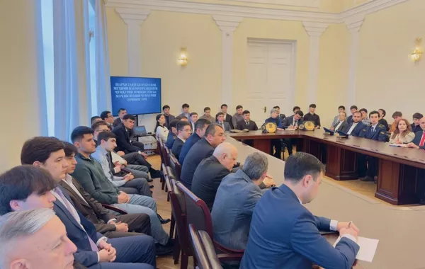 Tajik Envoy Talks Domestic, Foreign Policy with Students