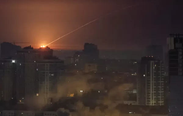 Kyiv Freezes as Russian Strikes Hit Heating Infrastructure