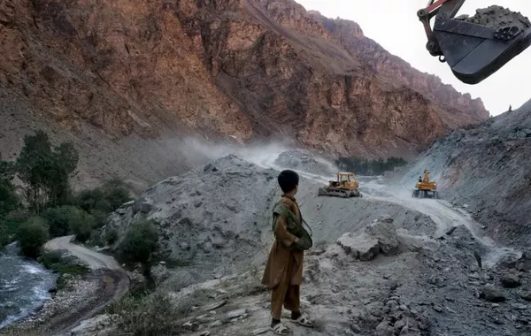 Iran Plans Investment in Afghanistan's Mining Sector, Offers Technical and Industrial Collaboration