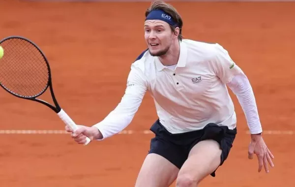Kazakhstan’s Bublik Wins Back-to-Back Tennis Titles on Clay