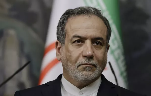Araghchi Urges Seriousness as Third Round of Talks Begins