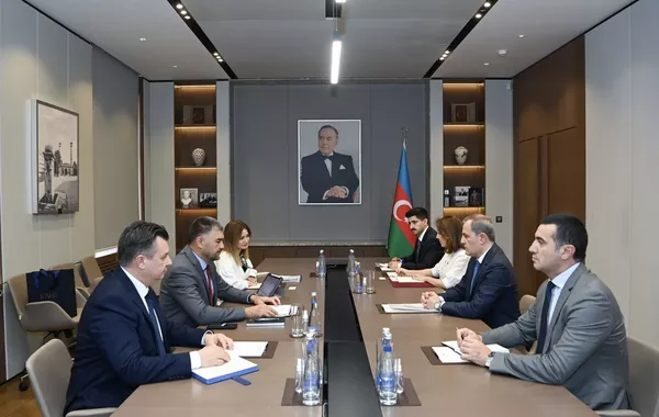 Azerbaijan, TRACECA Discuss Expand Regional Transport, Communication Links