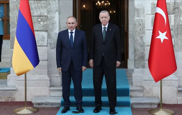 Turkish President Erdogan Receives Armenian PM Pashinyan in Istanbul