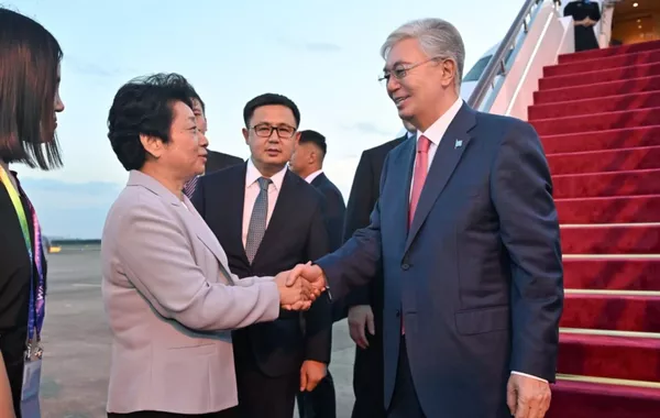 Tokayev Arrives in China for Talks and AI Conference