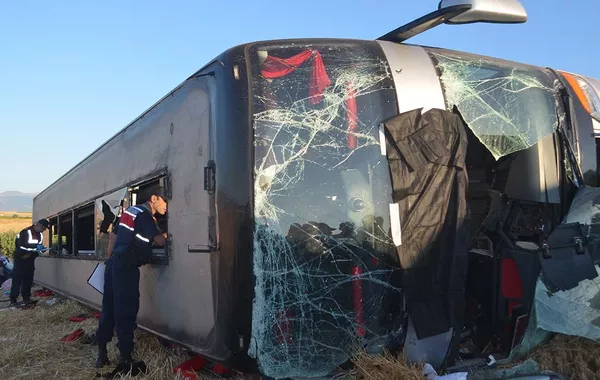 Double-Decker Bus Overturns in Türkiye, Leaving 46 People Injured