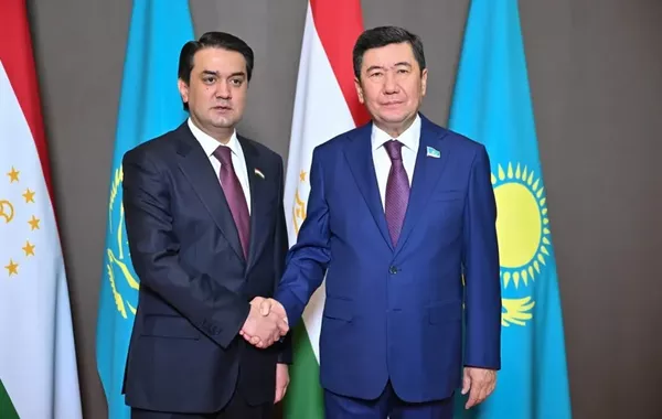 Kazakh Majilis Speaker Meets Tajik Majlisi Milli Chair in Astana