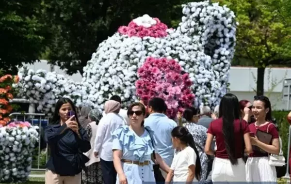 Spring Comes Alive in Uzbekistan With Spectacular Flower Festival - VIDEO
