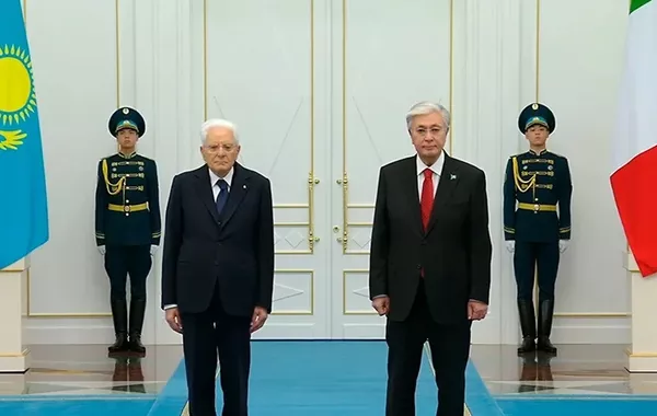 Kazakh President Receives Italian Counterpart in Warm Welcome at Akorda Residence