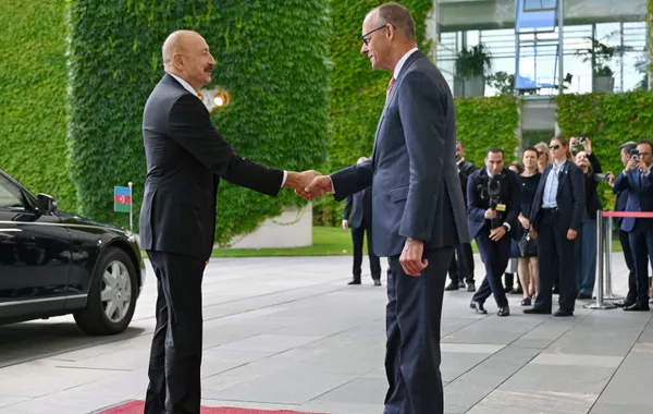Azerbaijani President Receives Official Welcome in Berlin