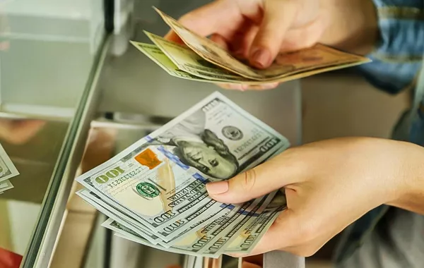 Money Transfers from Azerbaijan to Georgia Drop Over 45%