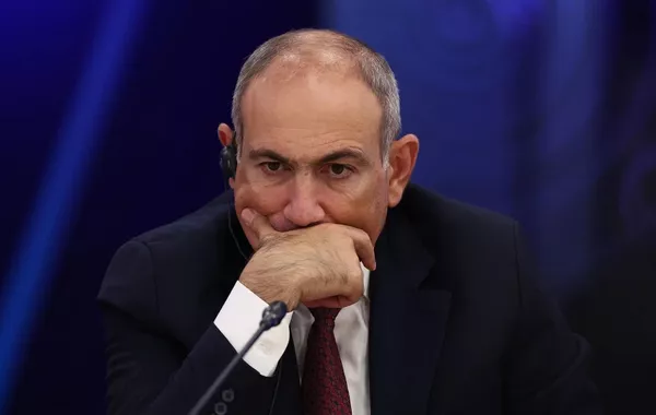 Pashinyan Denounces Burning of Turkish Flag in Yerevan