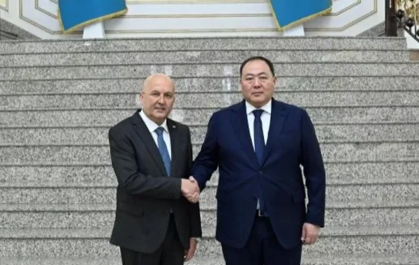 Kazakhstan, Tajikistan Eye Stronger Ties in Politics, Trade