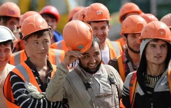 Russia's St. Petersburg Bans Migrants From Working in Shops and Gyms