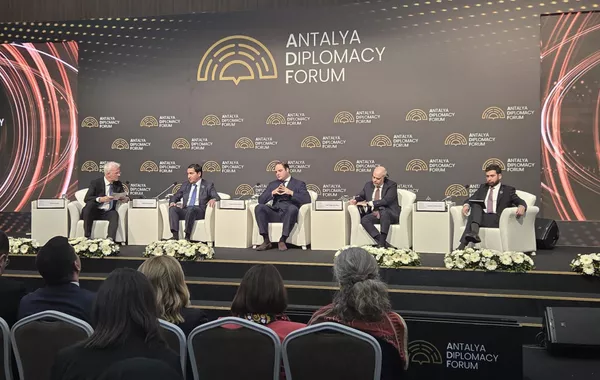 Azerbaijani Presidential Aide Highlights Middle Corridor's Importance at ADF 2026