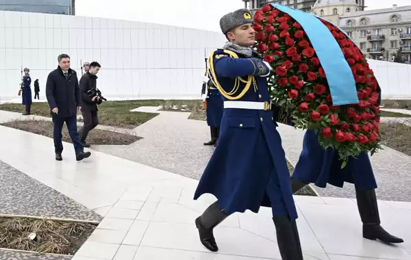 Kazakh Prime Minister Visits Victory Park in Baku