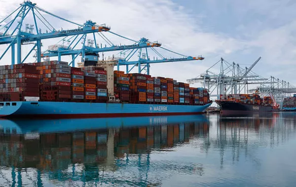 IRGC Identifies Ships Permitted to Pass Through Strait of Hormuz