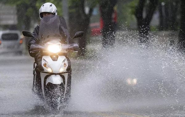 Türkiye Issues Yellow Weather Alert in 15 Provinces as Heavy Rain and Storms Loom