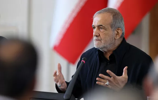 Iran's President Urges Islamic Nations to Unite for Peace