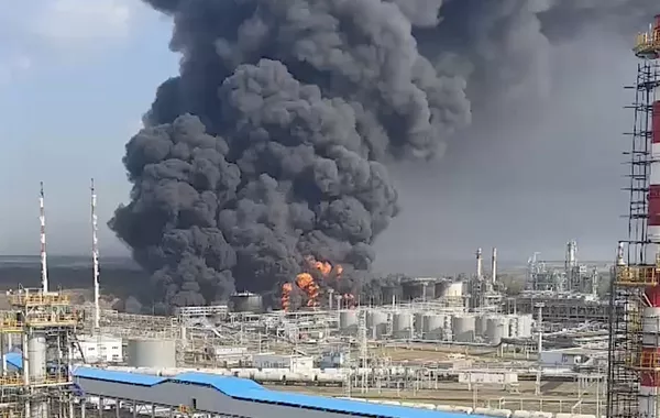 Ukrainian Forces Target Four Major Russian Oil Facilities in Strikes