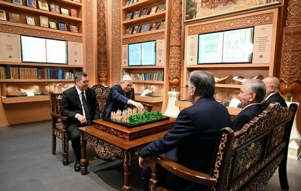 Kyrgyz President Explores Ancient Manuscripts at Tashkent’s Islamic Civilization Center
