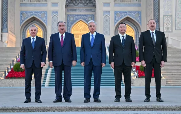 Central Asian Presidents Arrive at Islamic Civilization Center