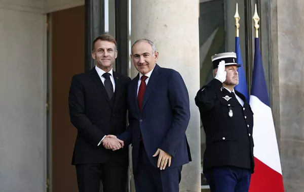 Pashinyan, Macron Reaffirm Strategic Ties in Paris Meeting
