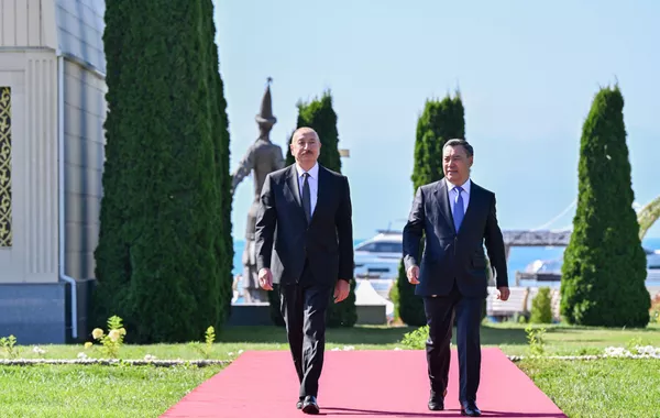Kyrgyzstan Hosts Official Welcome Ceremony for Azerbaijani Leader