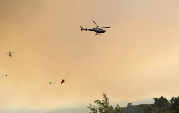 Massive Wildfires Sweep Türkiye, Forcing Residents to Evacuate