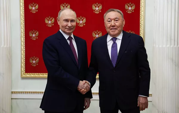 Putin Meets with Kazakhstan’s First President Nazarbayev in Moscow