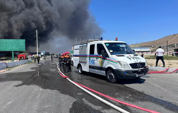 Fire in Sadarak shopping center in Baku