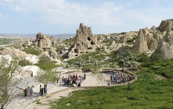 Rockslide Hits Popular Tourist Attraction in Türkiye’s Cappadocia - VIDEO