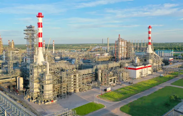 Russia's Largest Lukoil-Owned Refinery Halts Oil Processing After Drone Attack