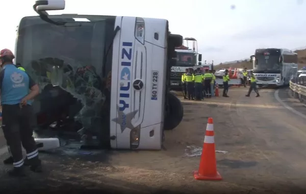 Deadly Bus Accident In Türkiye Kills 3, Injures 20