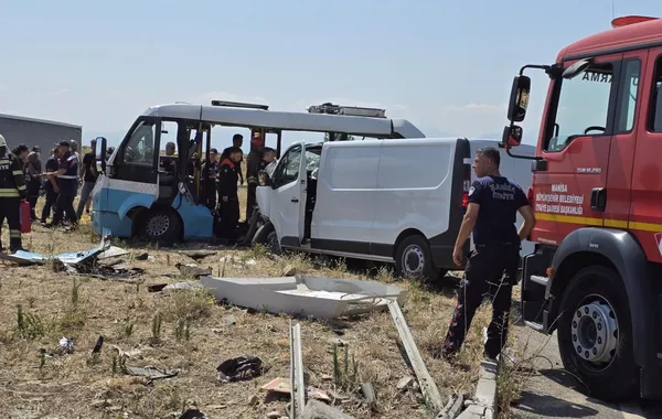 Bus Crash in Türkiye Leaves One Dead, 10 Injured