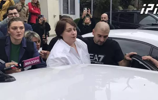 Tbilisi Police Detain Coalition for Change Leader for Spray-Painting GD Banner