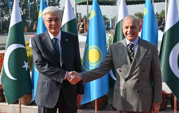 Pakistan Hosts Official Welcome for Kazakh Leader