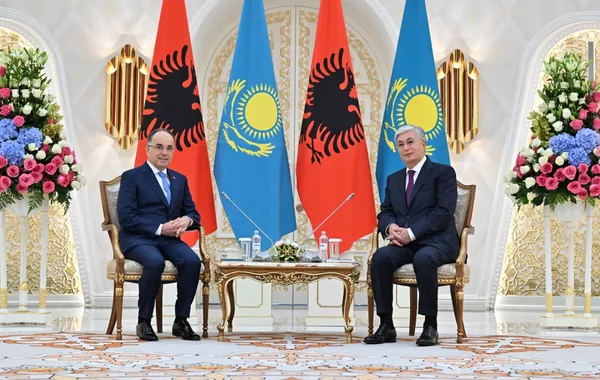 Tokayev Congratulates Albanian Counterpart on National Holiday