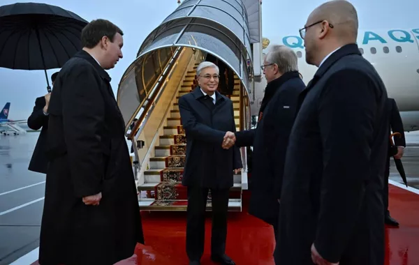 Kazakh President Tokayev Arrives in Moscow - VIDEO