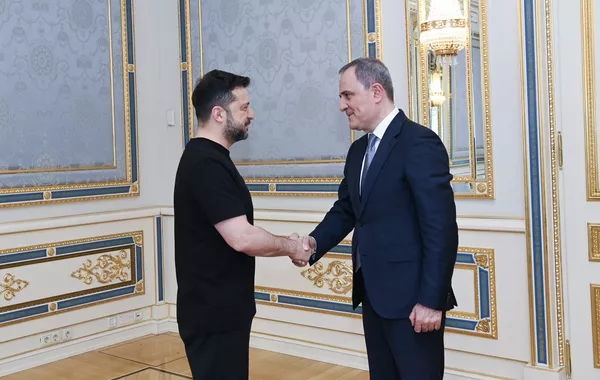 Zelenskyy Thanks Azerbaijan for Humanitarian, Energy Assistance to Ukraine