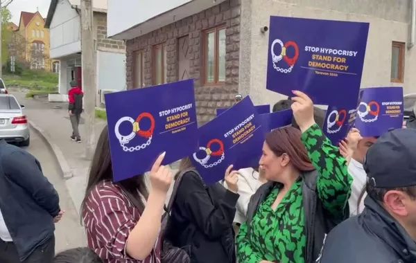 Protest Erupts Outside EU Office in Armenia - VIDEO