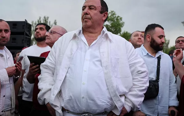 Armenian Opposition Leader Sues PM and State Broadcaster Over Defamation Claims