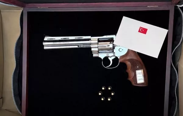 Finnish President to Donate Revolver Gifted by Erdoğan to Museum