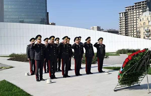 Azerbaijan Defense Ministry Leaders Honor Heydar Aliyev and Martyrs on Victory Day