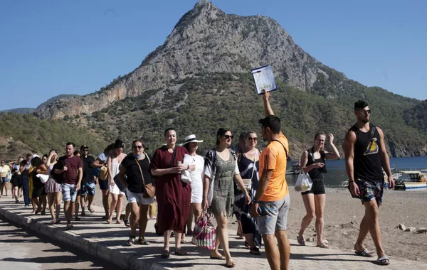 Mauritius Protests Leave Russian Tourists Trapped in Hotels - VIDEO