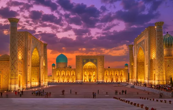 Russian Aeroflot Revives Key Air Link Between Uzbekistan's Samarkand and Moscow