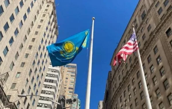 Kazakhstan’s Flag Flies High in Manhattan to Celebrate Republic Day