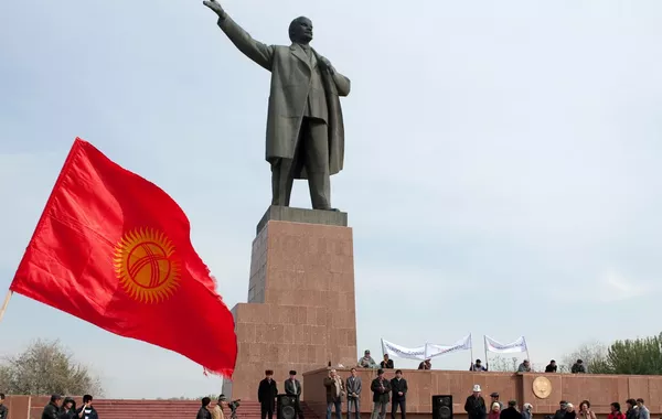 Central Asia’s Largest Lenin Statue Taken Down to be Replaced by Flagpole