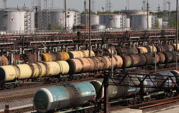 Russia Extends Fuel Export Restrictions Through January 2027